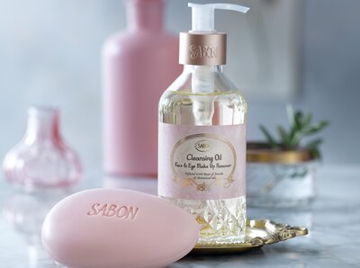 הדבר הכי חשוב שאת צריכה לדעת הוא איך לנקות את עור הפנים